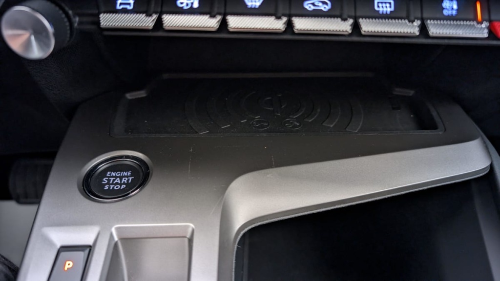 PEUGEOT 408 Hybrid 136 e-DCS6 Allure - ref: 1-334634 - Photo 19
