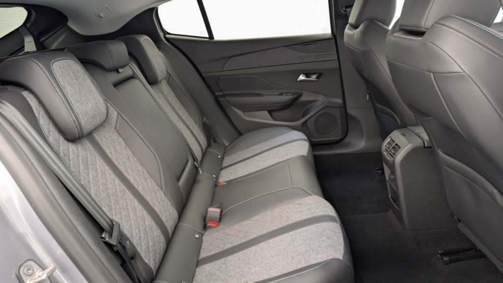 PEUGEOT 408 Hybrid 136 e-DCS6 Allure - ref: 1-334634 - Photo 7
