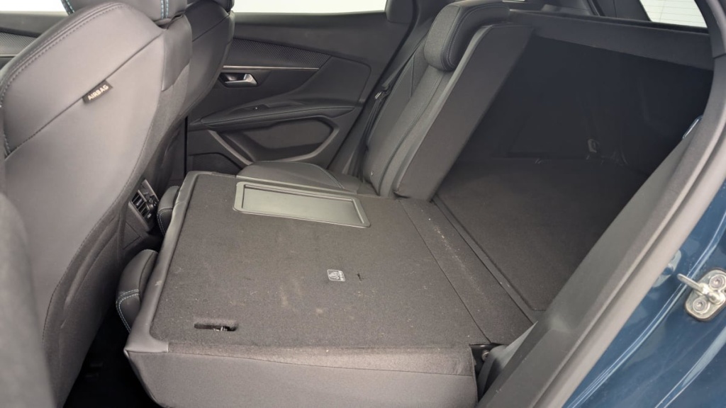PEUGEOT 3008 Hybrid 136 e-DCS6 Allure Pack - ref: 1-334676 - Photo 10