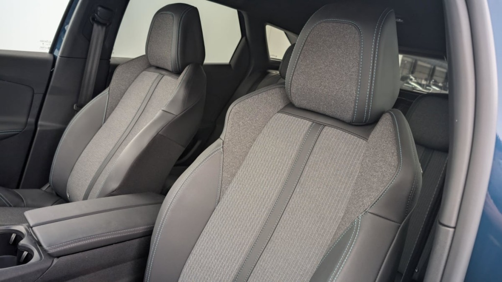 PEUGEOT 3008 Hybrid 136 e-DCS6 Allure Pack - ref: 1-334676 - Photo 14
