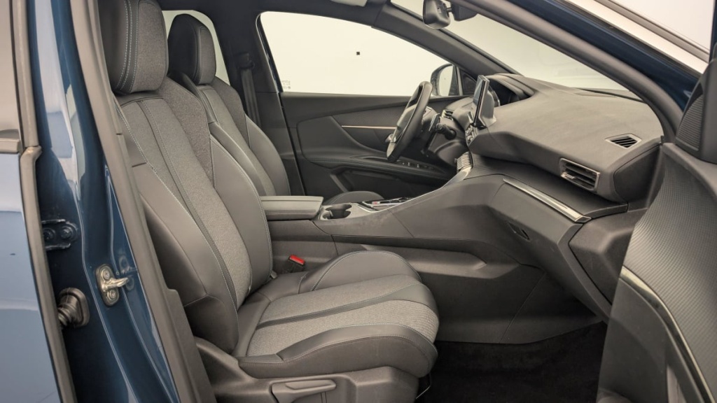 PEUGEOT 3008 Hybrid 136 e-DCS6 Allure Pack - ref: 1-334676 - Photo 7
