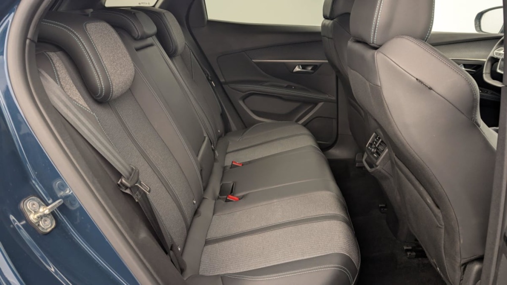 PEUGEOT 3008 Hybrid 136 e-DCS6 Allure Pack - ref: 1-334676 - Photo 8