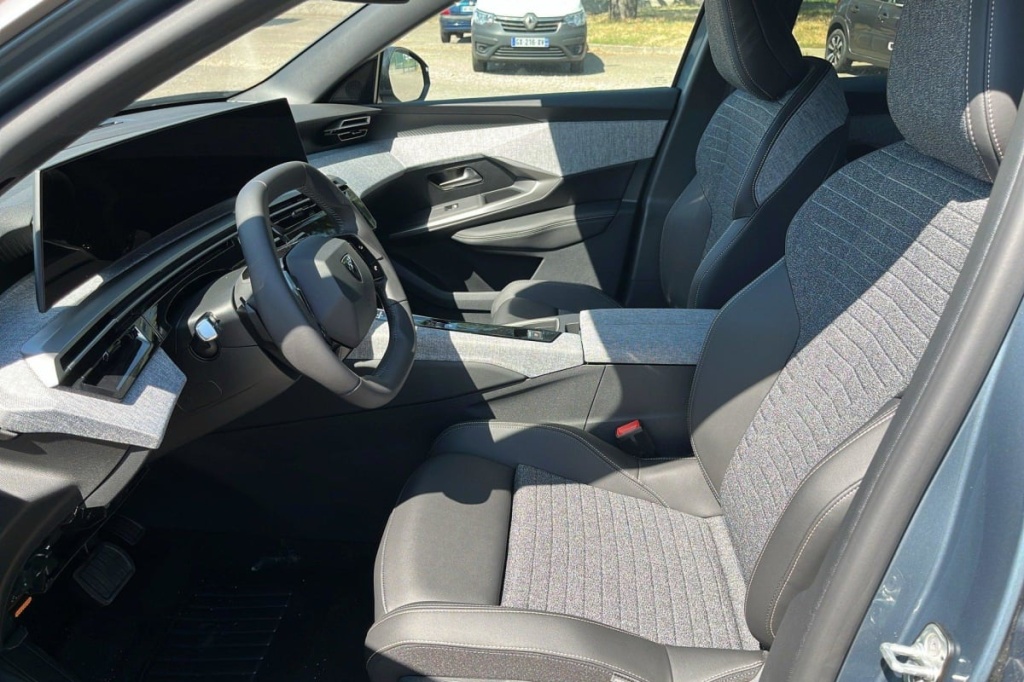 PEUGEOT 3008 Hybrid 145 e-DCS6 Allure - ref: 1-339272 - Photo 20