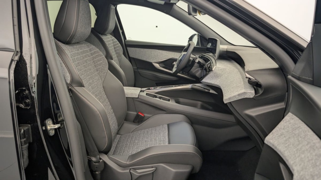 PEUGEOT 3008 Hybrid 145 e-DCS6 Allure - ref: 1-339286 - Photo 9