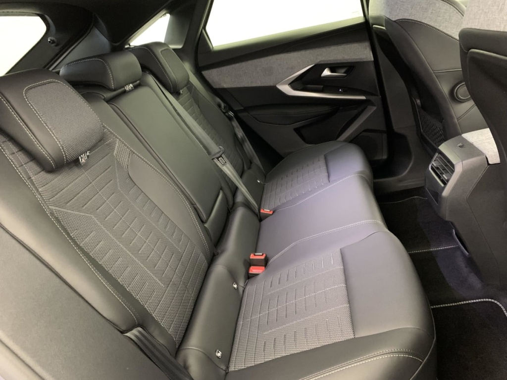 PEUGEOT 3008 Hybrid 145 e-DCS6 GT - ref: 1-340572 - Photo 10
