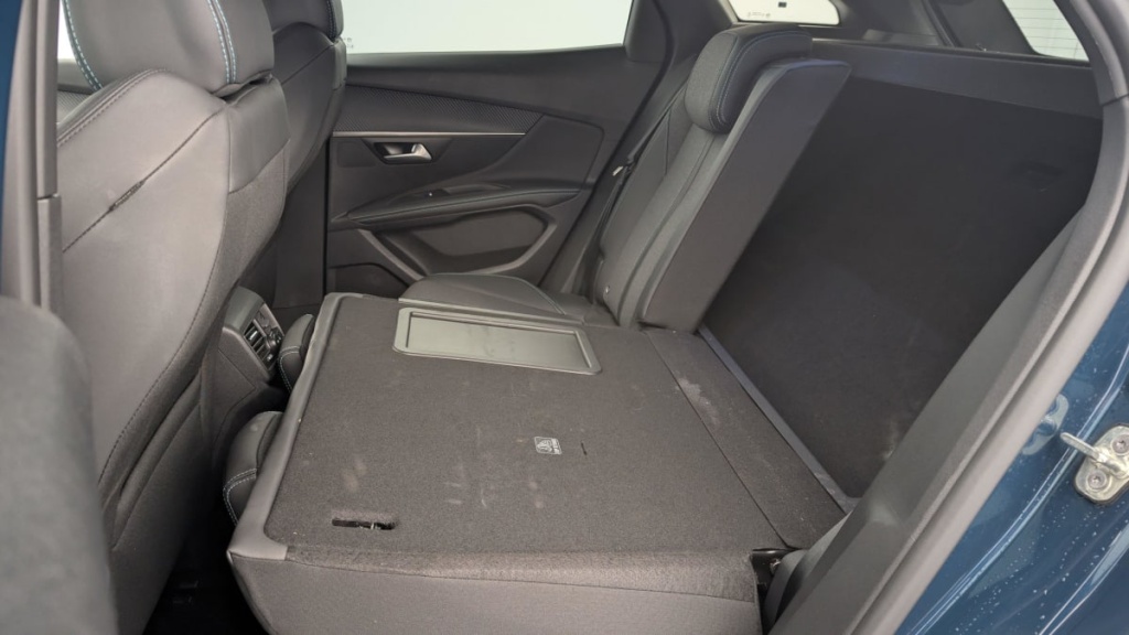 PEUGEOT 3008 Hybrid 136 e-DCS6 Allure Pack - ref: 1-342967 - Photo 12