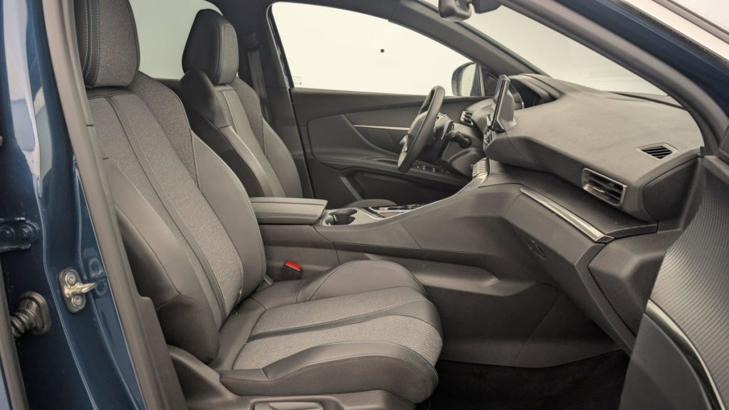 PEUGEOT 3008 Hybrid 136 e-DCS6 Allure Pack - ref: 1-342967 - Photo 9
