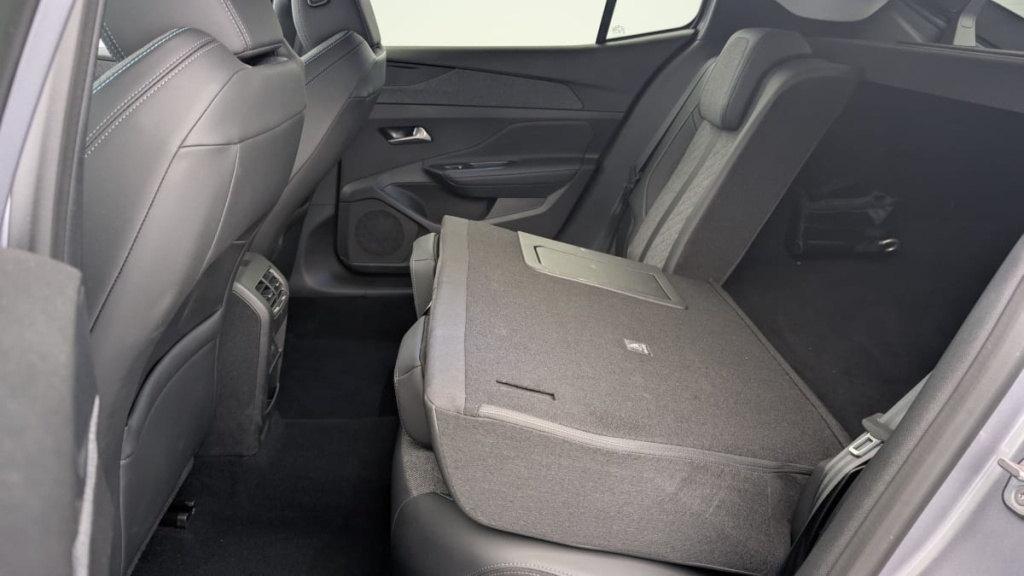 PEUGEOT 408 Hybrid 136 e-DCS6 Allure - ref: 1-343024 - Photo 12