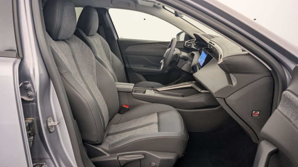 PEUGEOT 408 Hybrid 136 e-DCS6 Allure - ref: 1-343024 - Photo 9