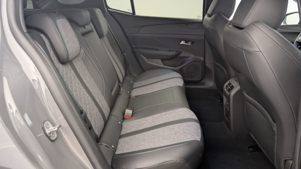 PEUGEOT 408 Hybrid 136 e-DCS6 Allure - ref: 1-343025 - Photo 10