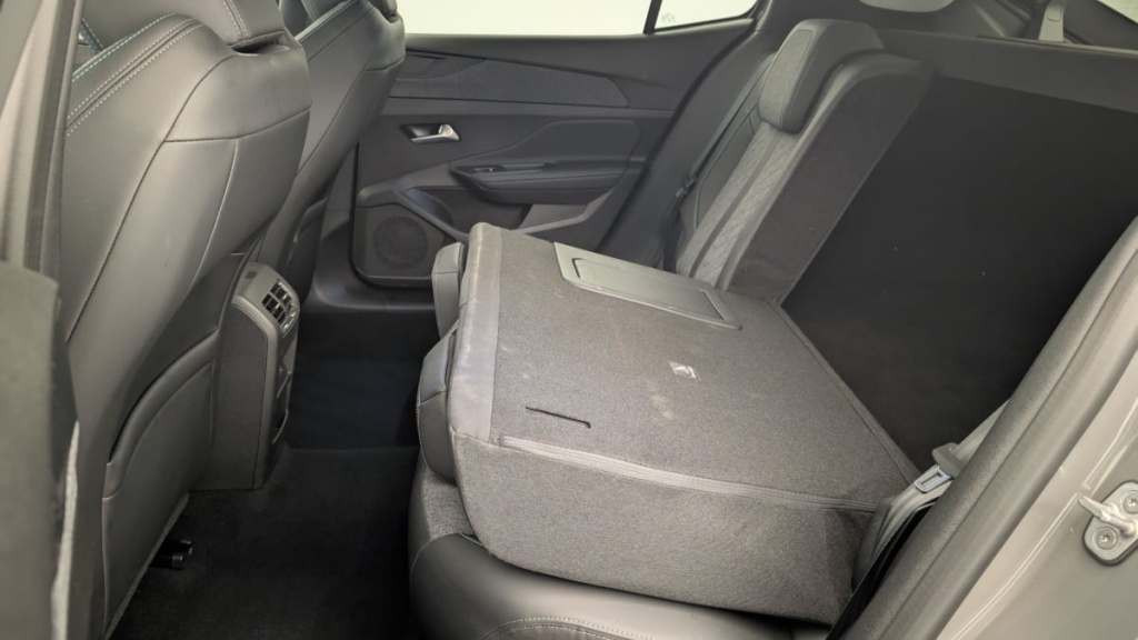PEUGEOT 408 Hybrid 136 e-DCS6 Allure - ref: 1-343025 - Photo 12