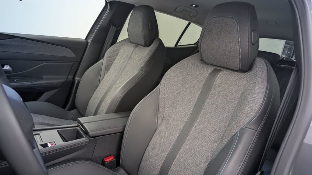 PEUGEOT 408 Hybrid 136 e-DCS6 Allure - ref: 1-343025 - Photo 16