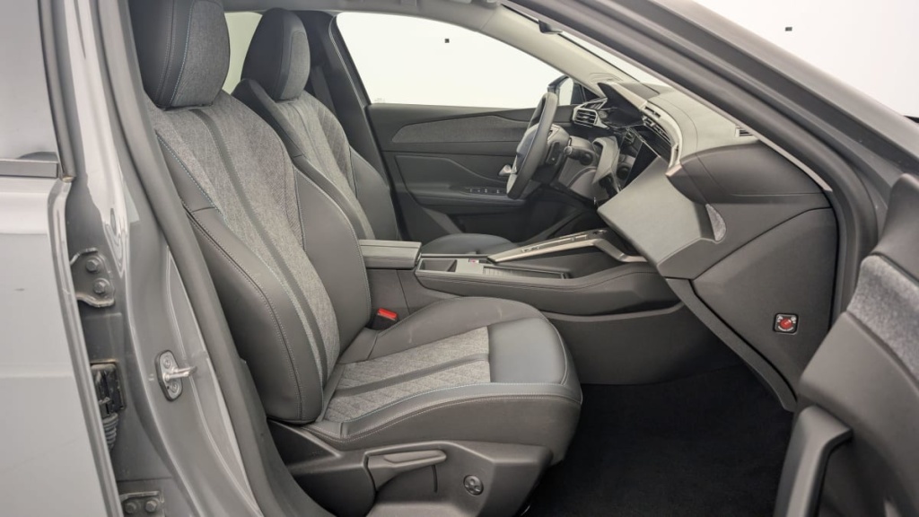 PEUGEOT 408 Hybrid 136 e-DCS6 Allure - ref: 1-343025 - Photo 9