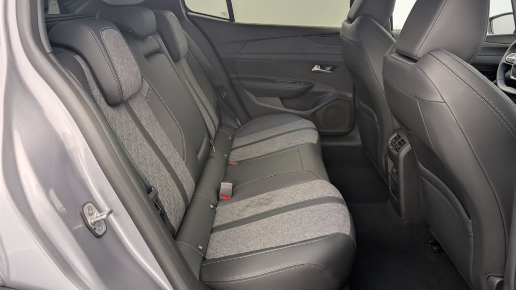 PEUGEOT 408 Hybrid 136 e-DCS6 Allure - ref: 1-343030 - Photo 10