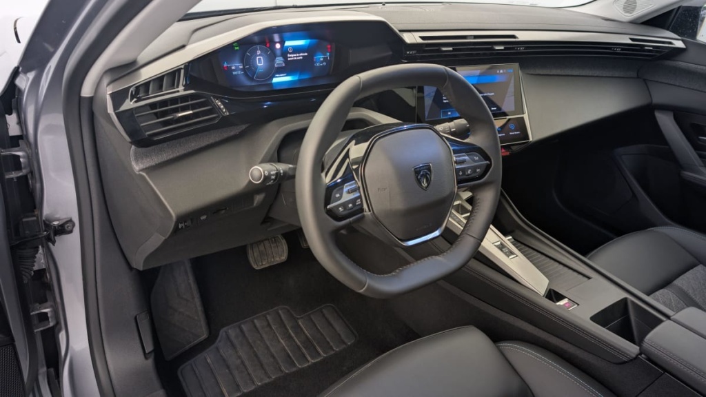 PEUGEOT 408 Hybrid 136 e-DCS6 Allure - ref: 1-343030 - Photo 15