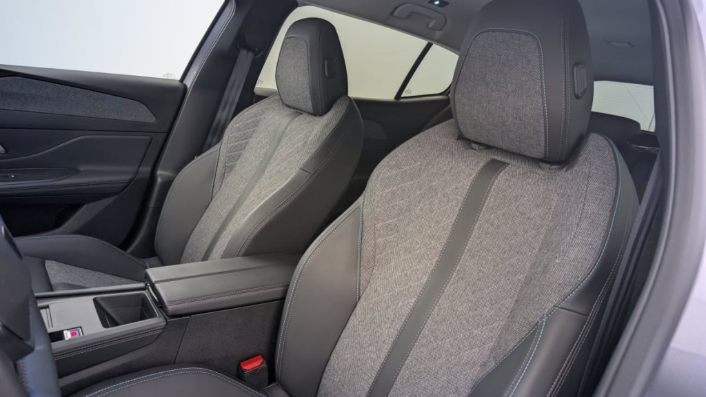 PEUGEOT 408 Hybrid 136 e-DCS6 Allure - ref: 1-343030 - Photo 16