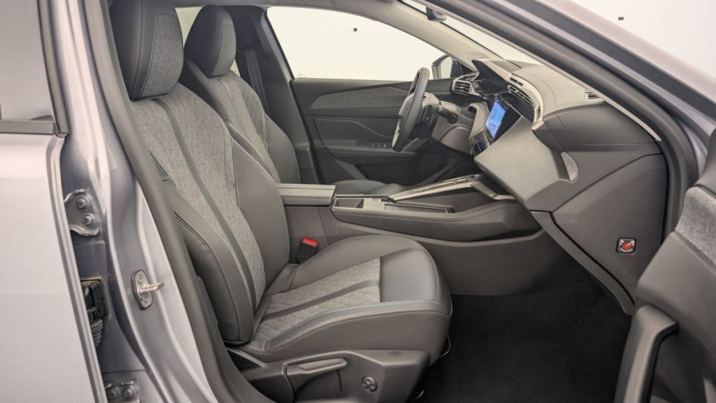 PEUGEOT 408 Hybrid 136 e-DCS6 Allure - ref: 1-343030 - Photo 9