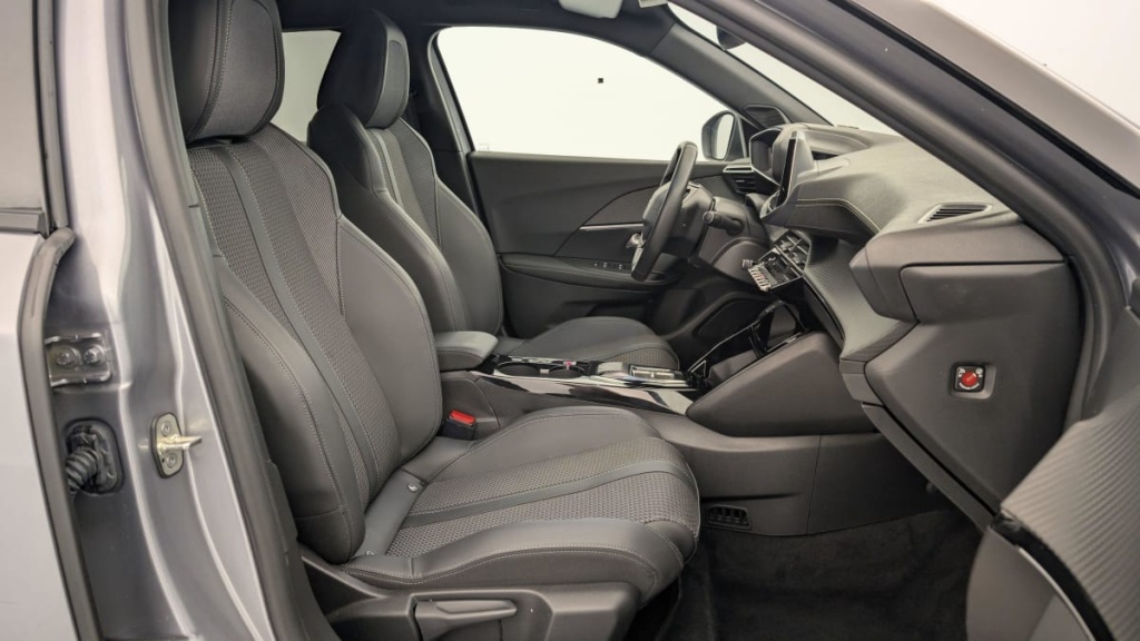PEUGEOT 2008 ELECTRIQUE 136 ch GT - ref: 1-343116 - Photo 9