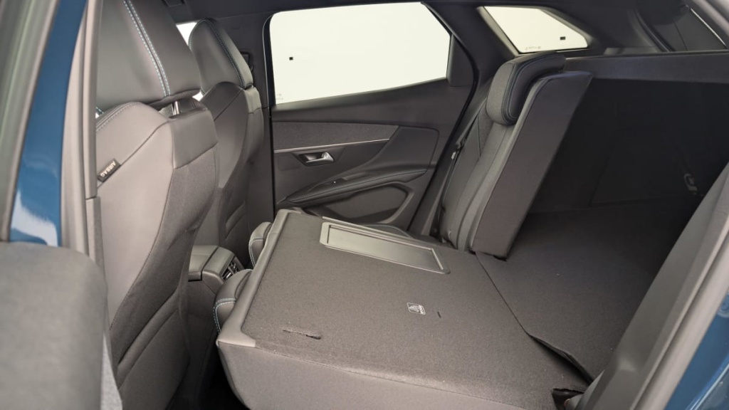 PEUGEOT 3008 Hybrid 225 e-EAT8 Allure Pack - ref: 1-343335 - Photo 12