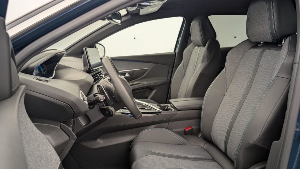 PEUGEOT 3008 Hybrid 225 e-EAT8 Allure Pack - ref: 1-343335 - Photo 16