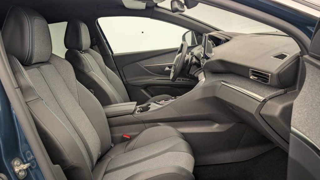 PEUGEOT 3008 Hybrid 225 e-EAT8 Allure Pack - ref: 1-343335 - Photo 9