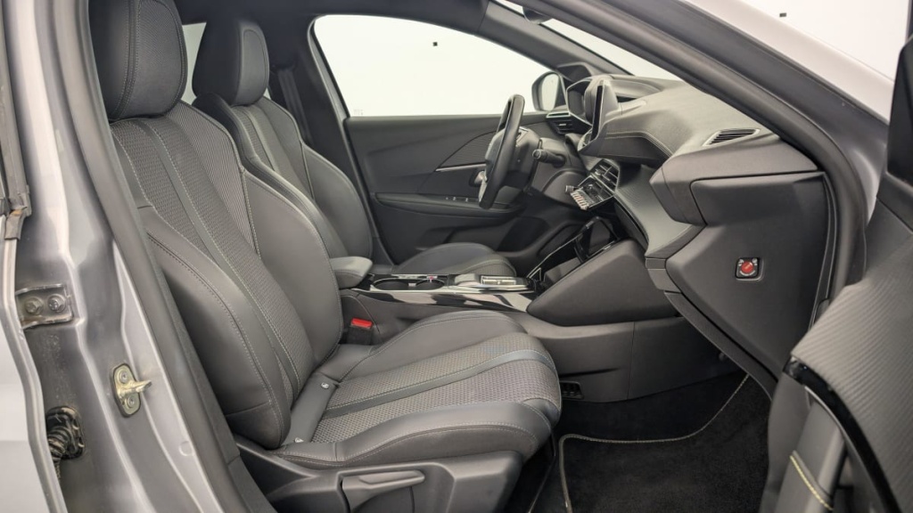PEUGEOT 208 ELECTRIQUE 50 KWH 136CH GT - ref: 1-343576 - Photo 9