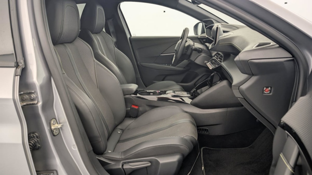 PEUGEOT 208 ELECTRIQUE 50 KWH 136CH GT - ref: 1-343577 - Photo 9