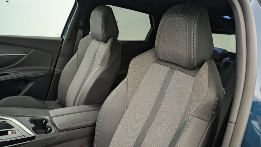 PEUGEOT 3008 Hybrid 180 e-EAT8 Allure Pack - ref: 1-346314 - Photo 16