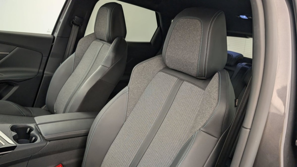 PEUGEOT 3008 PureTech 130ch S S BVM6 Allure Pack - ref: 1-346401 - Photo 16