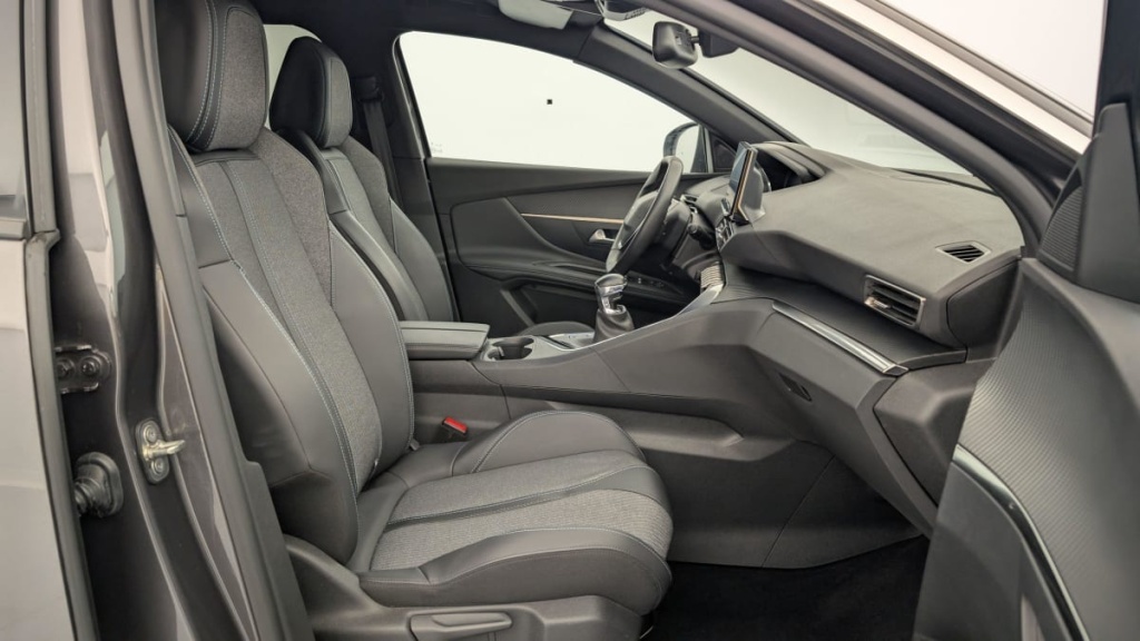 PEUGEOT 3008 PureTech 130ch S S BVM6 Allure Pack - ref: 1-346401 - Photo 9