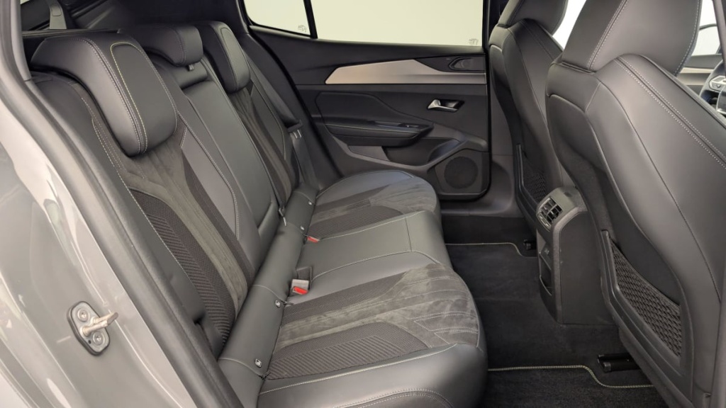 PEUGEOT 408 Hybrid 136 e-DCS6 GT - ref: 1-346566 - Photo 10