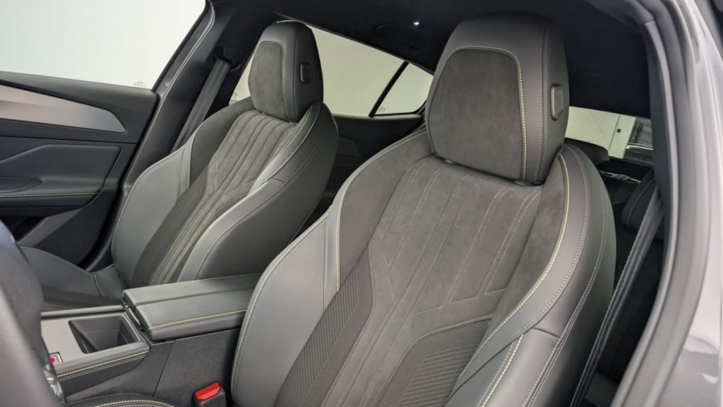 PEUGEOT 408 Hybrid 136 e-DCS6 GT - ref: 1-346566 - Photo 16