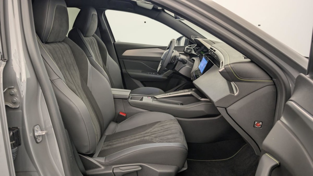 PEUGEOT 408 Hybrid 136 e-DCS6 GT - ref: 1-346566 - Photo 9