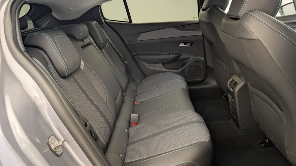 PEUGEOT 408 Hybrid 136 e-DCS6 Allure - ref: 1-346626 - Photo 10