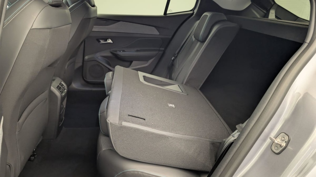 PEUGEOT 408 Hybrid 136 e-DCS6 Allure - ref: 1-346626 - Photo 12