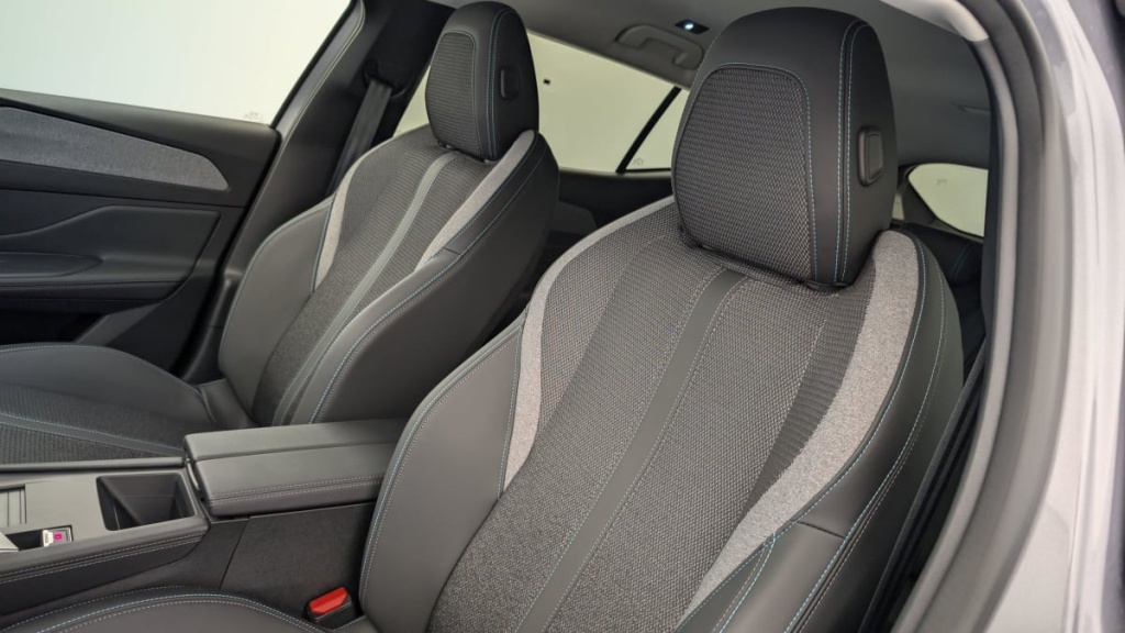 PEUGEOT 408 Hybrid 136 e-DCS6 Allure - ref: 1-346626 - Photo 16