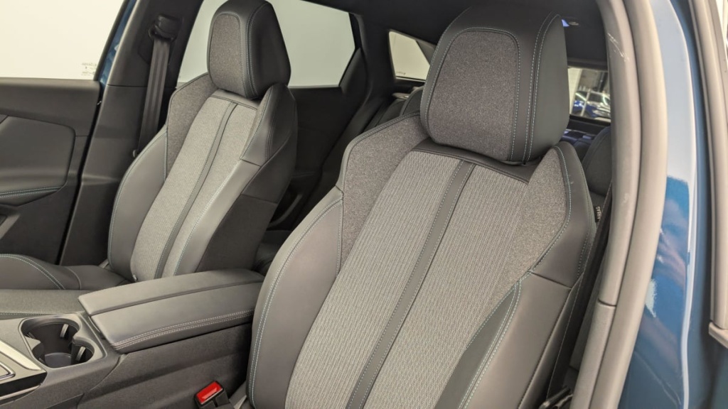 PEUGEOT 3008 Hybrid 136 e-DCS6 Allure Pack - ref: 1-346662 - Photo 16