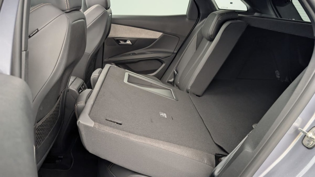 PEUGEOT 3008 Hybrid4 300 e-EAT8 GT - ref: 1-346774 - Photo 12