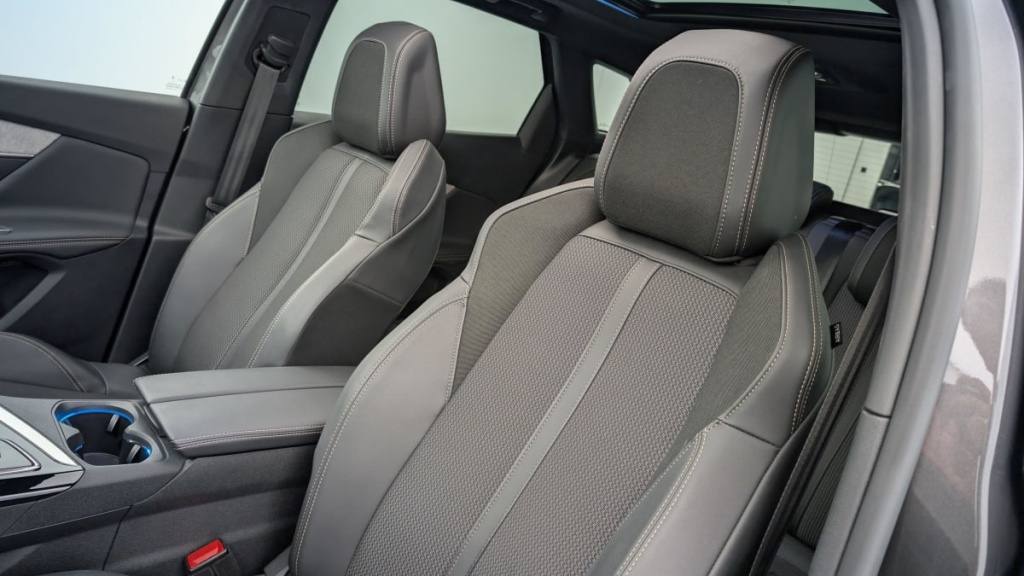 PEUGEOT 3008 Hybrid4 300 e-EAT8 GT - ref: 1-346912 - Photo 16