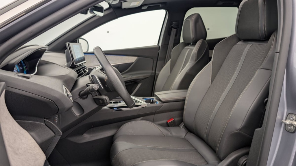 PEUGEOT 3008 Hybrid4 300 e-EAT8 GT - ref: 1-346914 - Photo 16