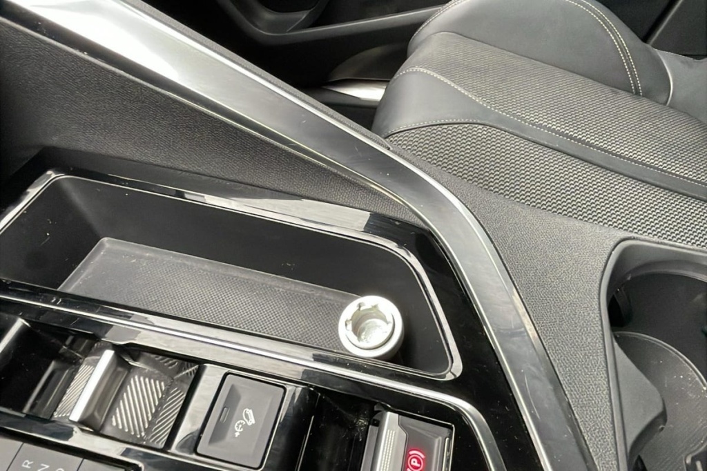 PEUGEOT 3008 Hybrid4 300 e-EAT8 GT - ref: 1-346915 - Photo 16