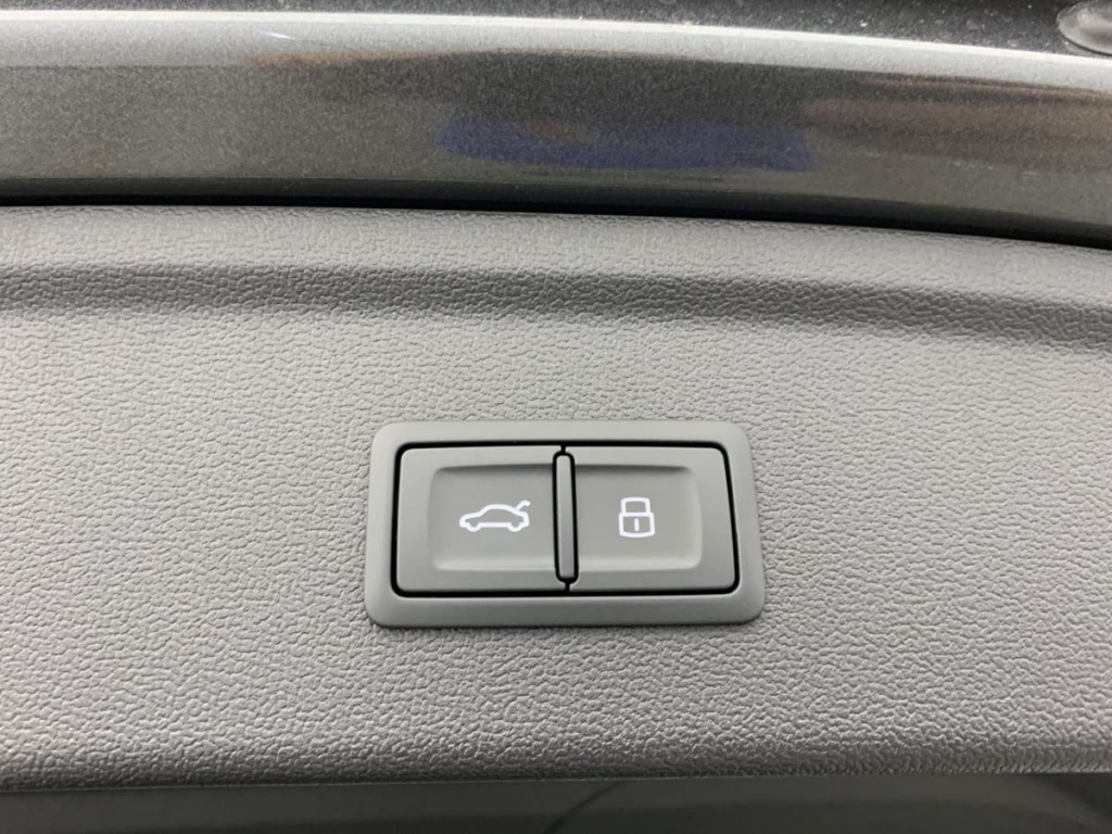 AUDI A3 Sportback 45 TFSI E HYBRIDE RECHARGEABLE 272 S TRONIC 6 S LINE - ref: 1-347335 - Photo 18