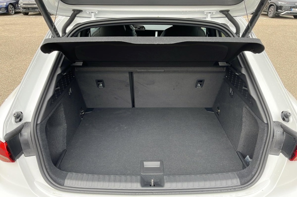 AUDI A3 Sportback 45 TFSI E HYBRIDE RECHARGEABLE 272 S TRONIC 6 S LINE - ref: 1-347347 - Photo 11