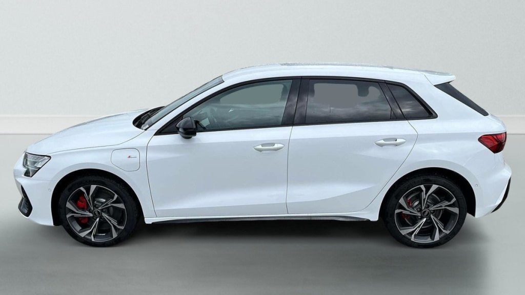 AUDI A3 Sportback 45 TFSI E HYBRIDE RECHARGEABLE 272 S TRONIC 6 S LINE - ref: 1-347347 - Photo 4