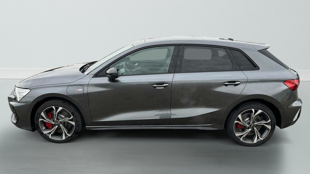 AUDI A3 Sportback 45 TFSI E HYBRIDE RECHARGEABLE 272 S TRONIC 6 S LINE - ref: 1-347382 - Photo 4