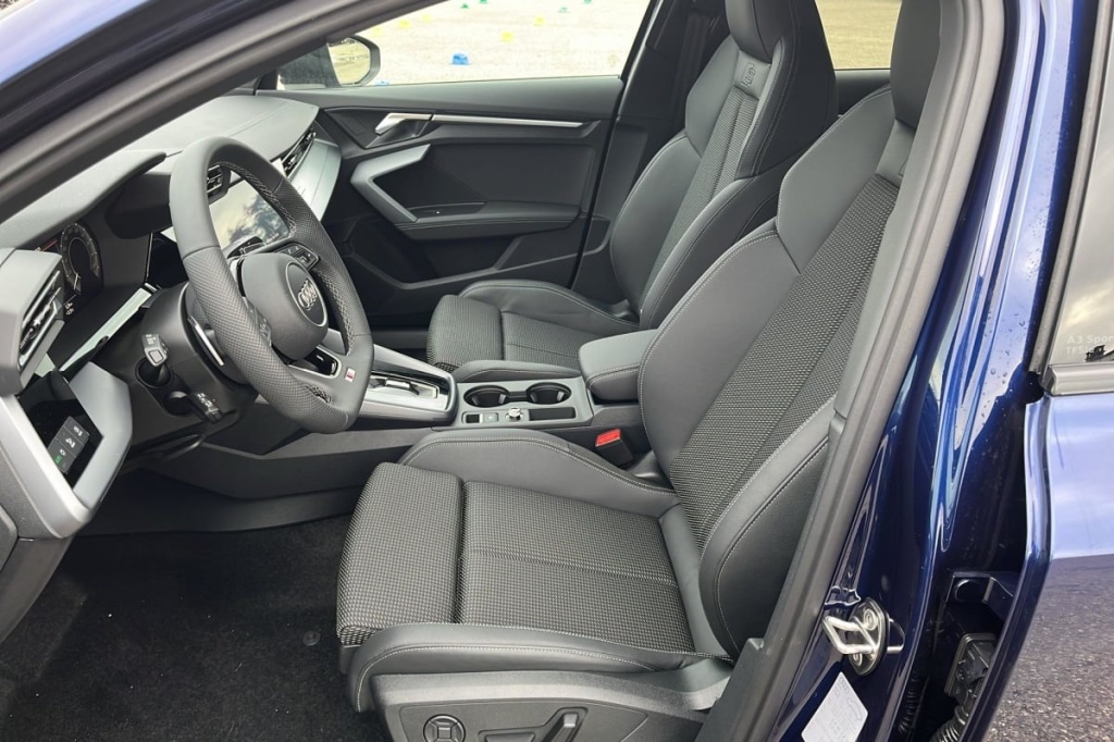 AUDI A3 Sportback 45 TFSI E HYBRIDE RECHARGEABLE 272 S TRONIC 6 S LINE - ref: 1-347383 - Photo 9