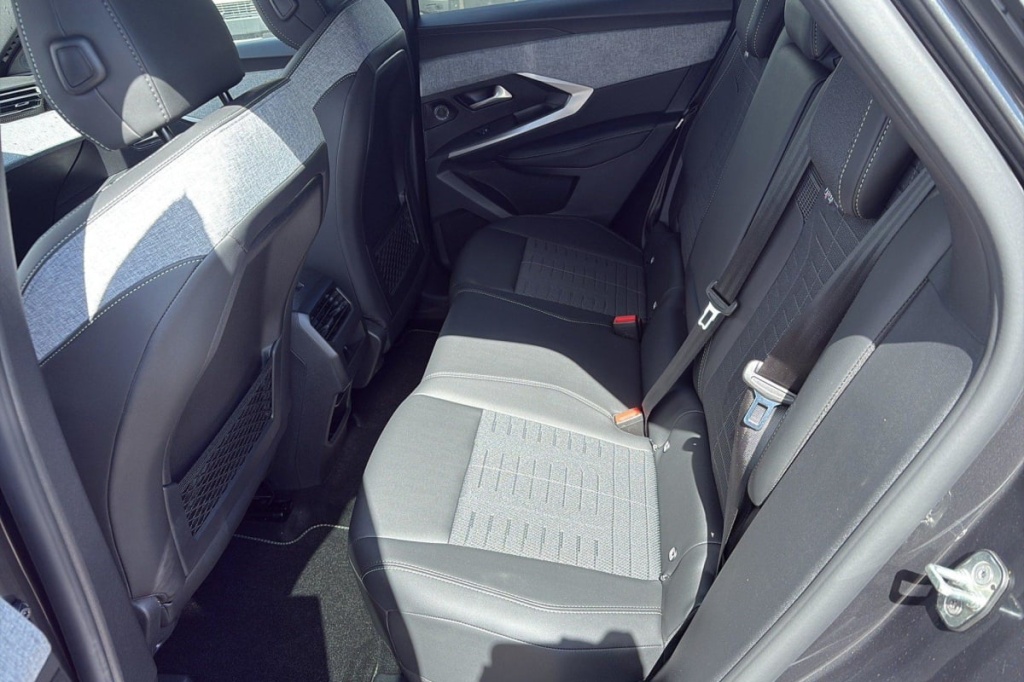 PEUGEOT 3008 Hybrid 145 e-DCS6 GT - ref: 1-347421 - Photo 10