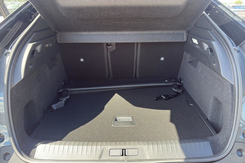 PEUGEOT 3008 Hybrid 145 e-DCS6 GT - ref: 1-347421 - Photo 11