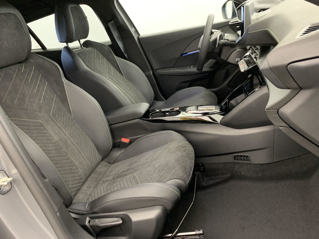 PEUGEOT 2008 Hybrid 145 e-DCS6 GT - ref: 1-348761 - Photo 9