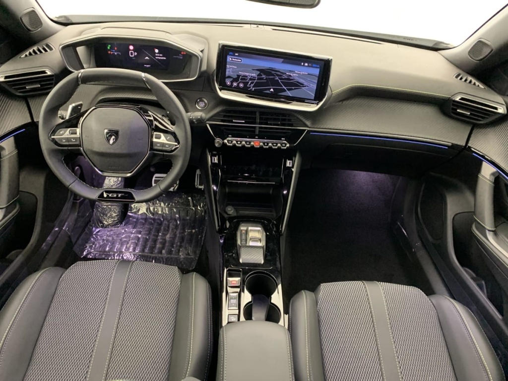 PEUGEOT 2008 Hybrid 145 e-DCS6 GT - ref: 1-348768 - Photo 12